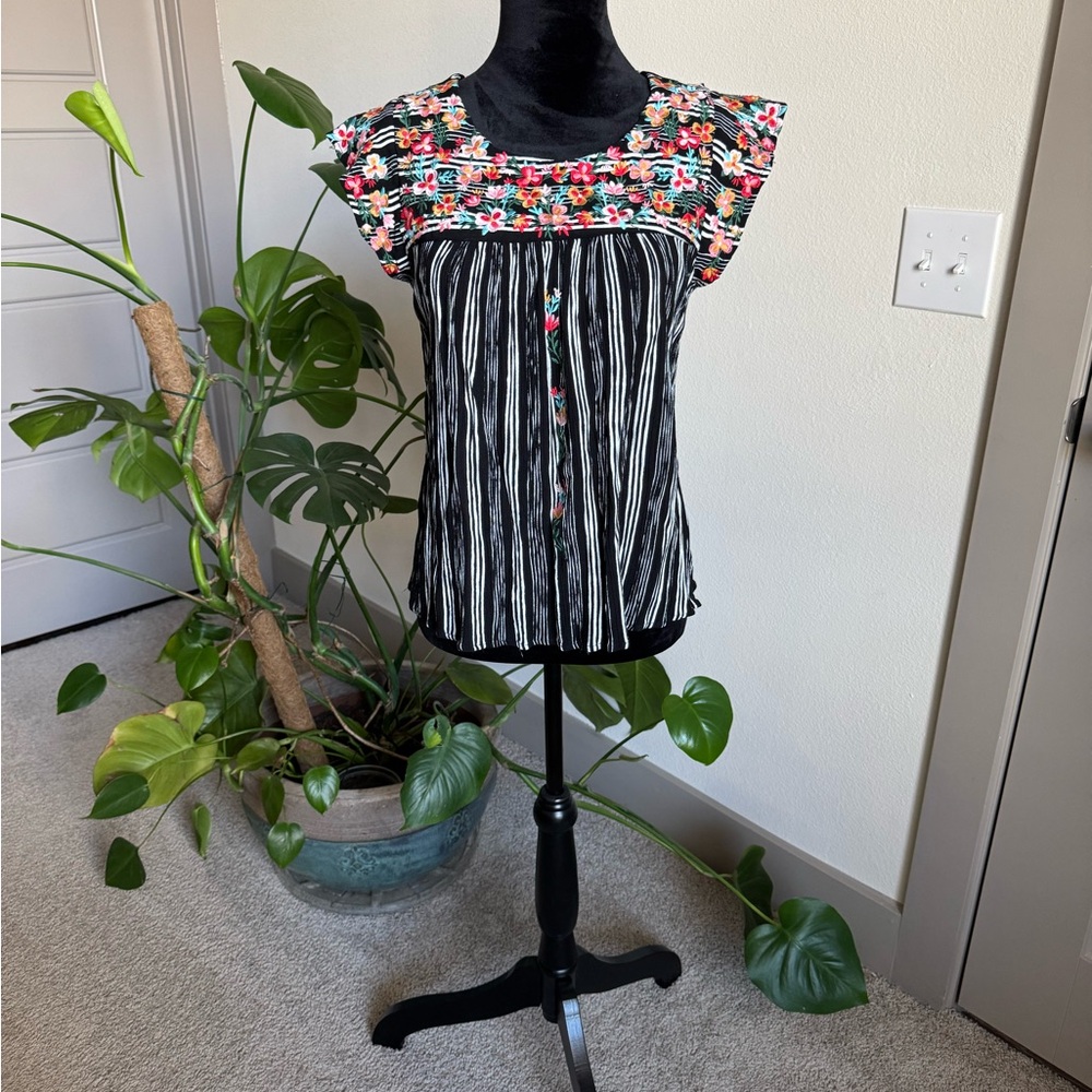 Savanna Jane - Floral Embroidered Black and White Top